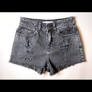 Bullhead High Rise Shorts. Black shorts. Waist size is a 0